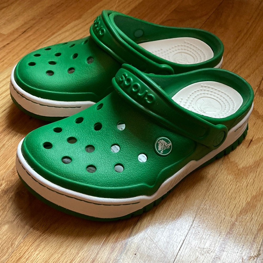 Crocs new M4/W6 clog. NEW